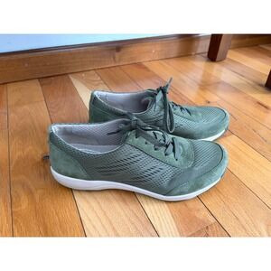 Dansko Hayes sneakers in olive green suede size 39/ US 8.5-9
